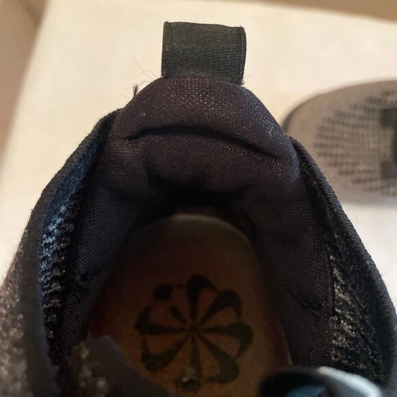 Nike Vapormax Sneaker - Size 6.5 Youth & Men / Size 8 Women’s - Picture 7 of 9